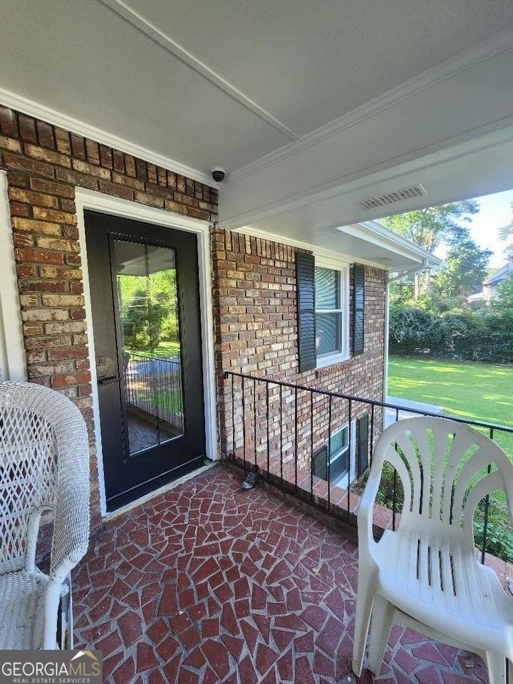 302 Kelso Dr Sw - Photo 3 of 37