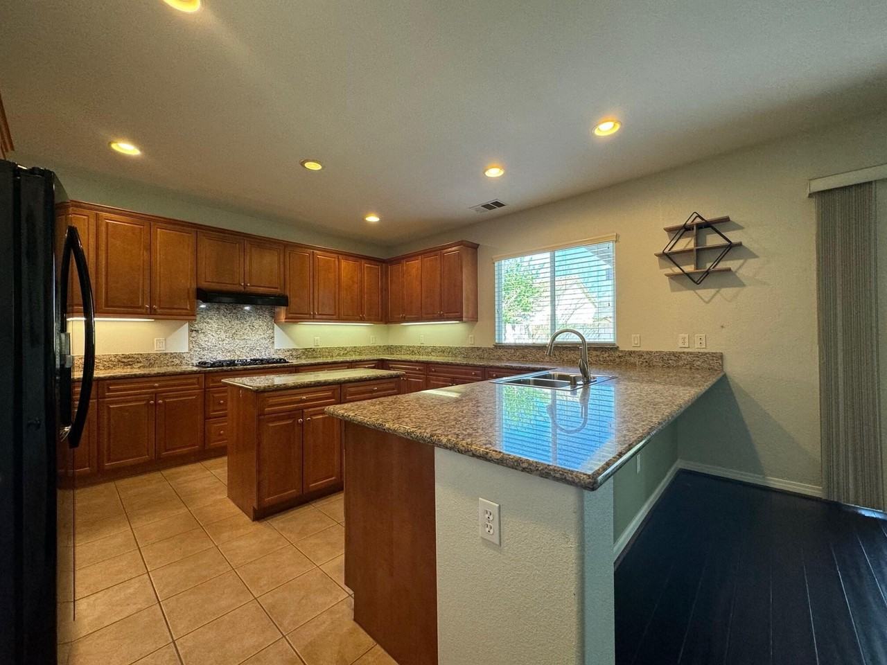 3701 Pondera St - Photo 4 of 24
