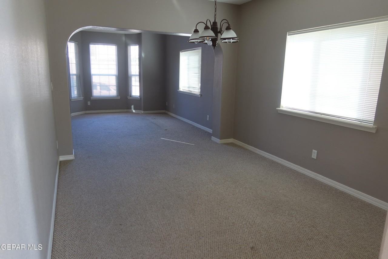 943 Via Descanso Dr - Photo 3 of 19