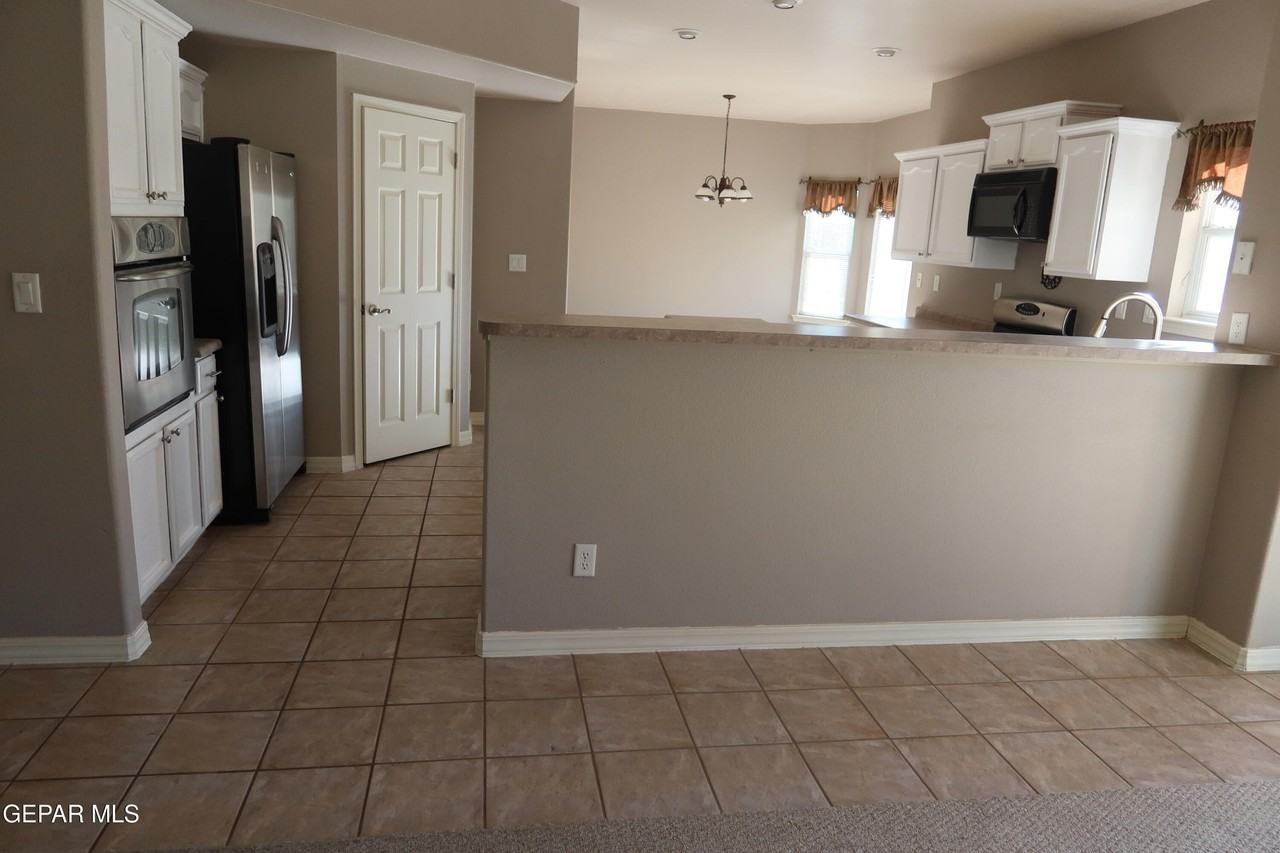 943 Via Descanso Dr - Photo 4 of 19
