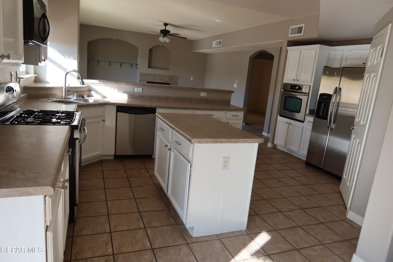 943 Via Descanso Dr - Photo 5 of 19