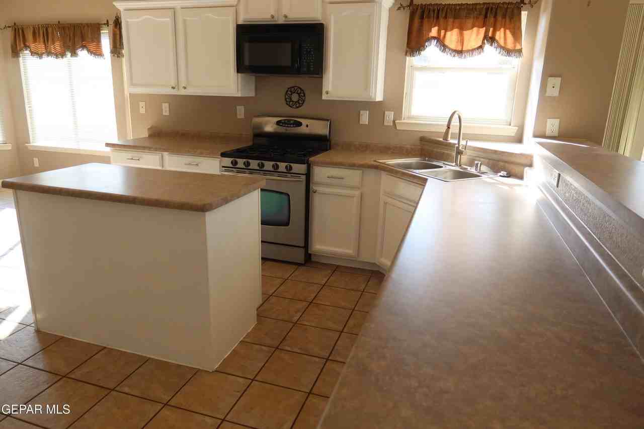 943 Via Descanso Dr - Photo 6 of 19