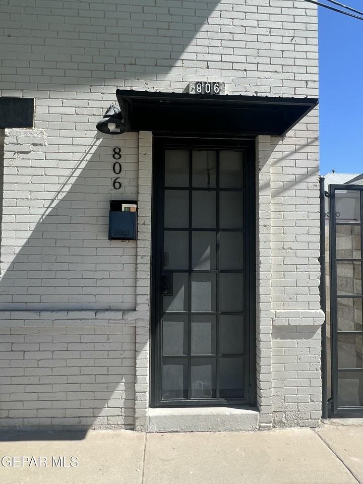 806 Williams St - Photo 5 of 34