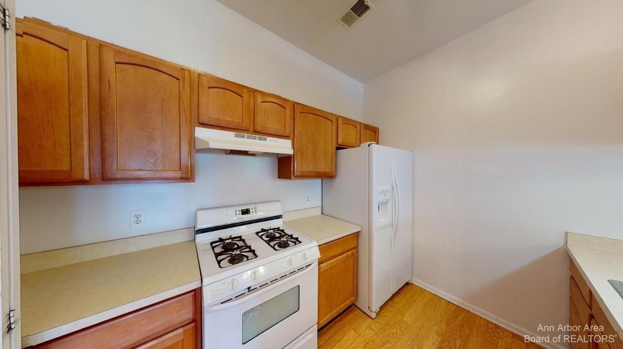 2795 S Knightsbridge Cir - Photo 3 of 17