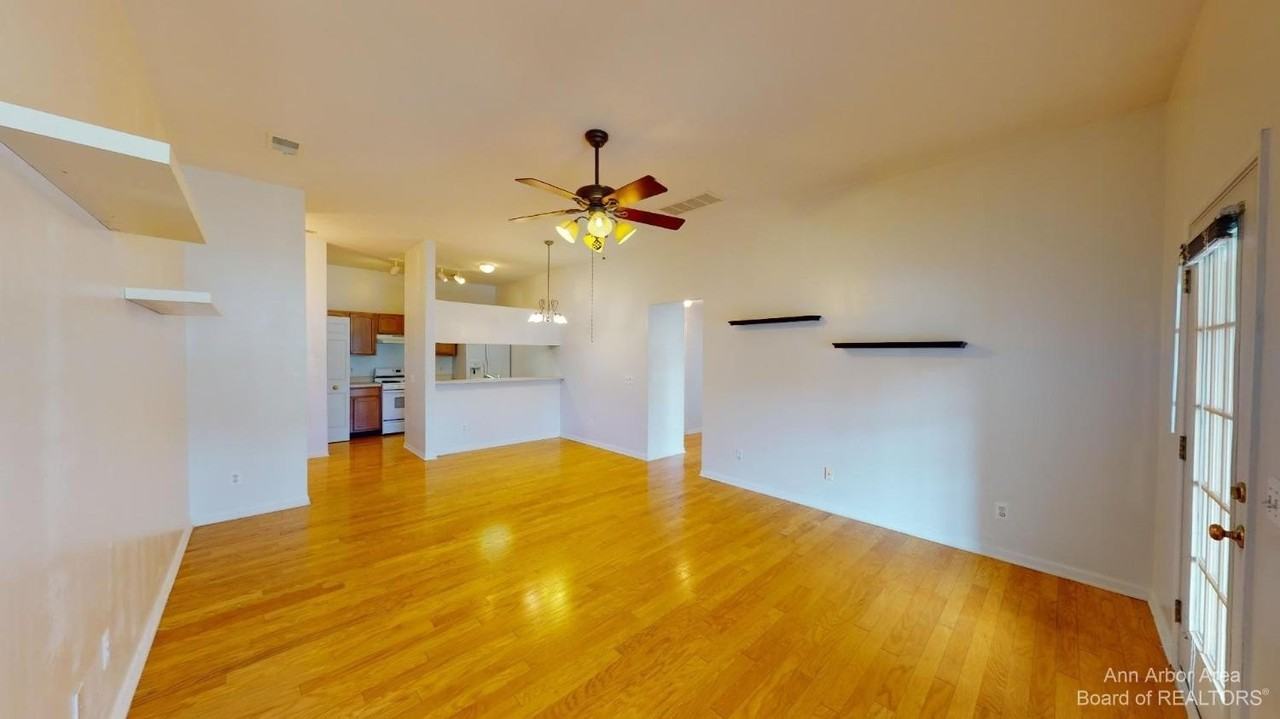 2795 S Knightsbridge Cir - Photo 7 of 17