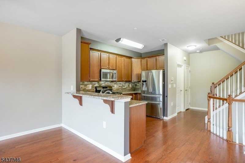 512 Waterview Ct - Photo 7 of 19