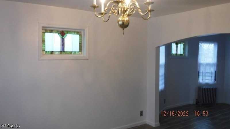 281 Buffalo Ave - Photo 3 of 8