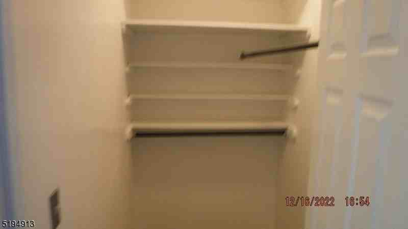 281 Buffalo Ave - Photo 6 of 8