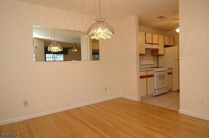 214 Stratford Pl - Photo 4 of 12
