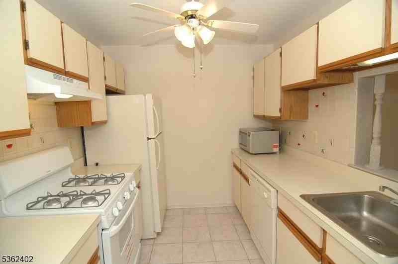 214 Stratford Pl - Photo 5 of 12