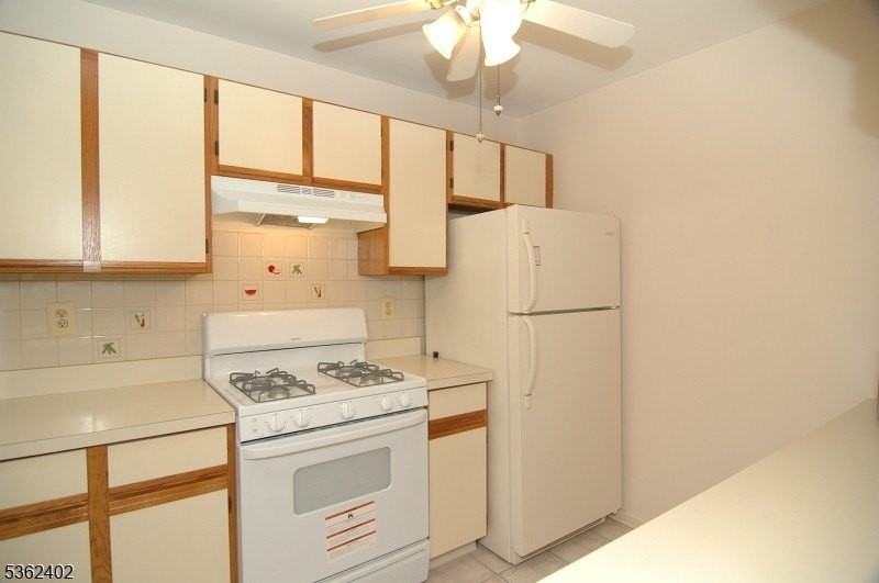 214 Stratford Pl - Photo 6 of 12
