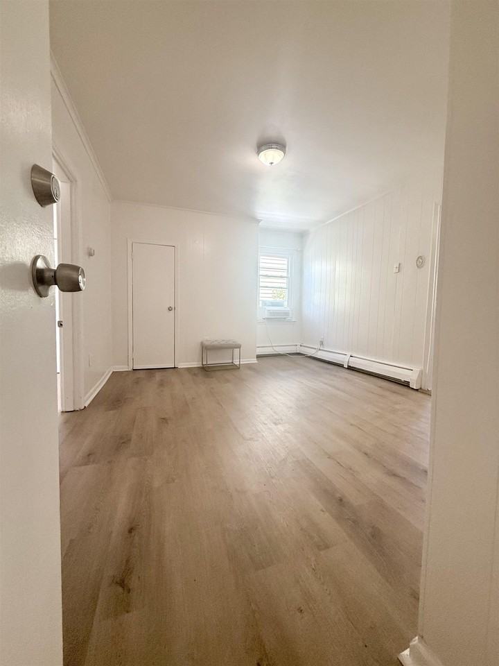 92 Laidlaw Ave #2 - Photo 2 of 15