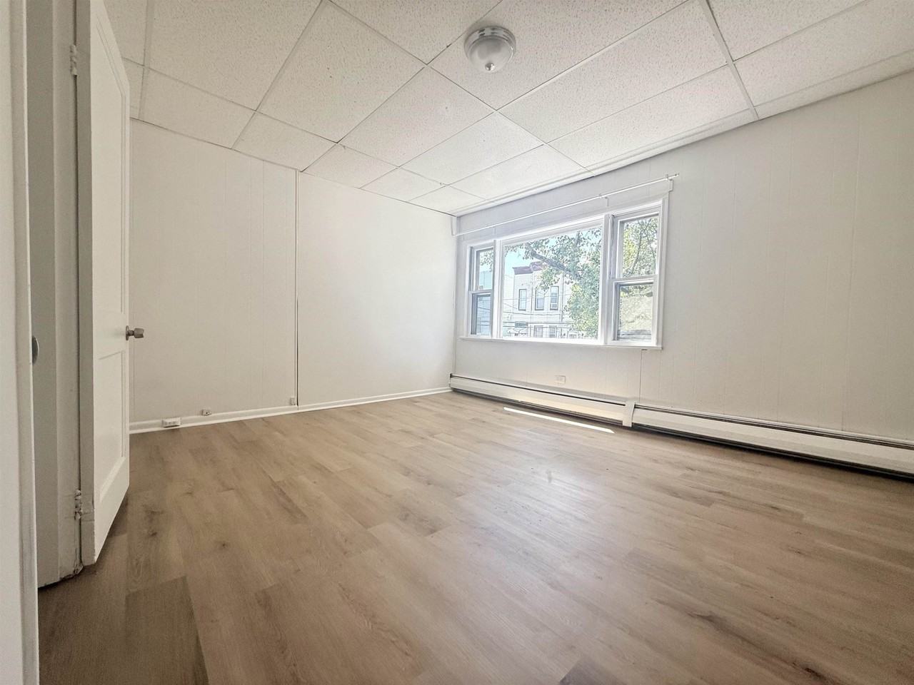 92 Laidlaw Ave #2 - Photo 5 of 15