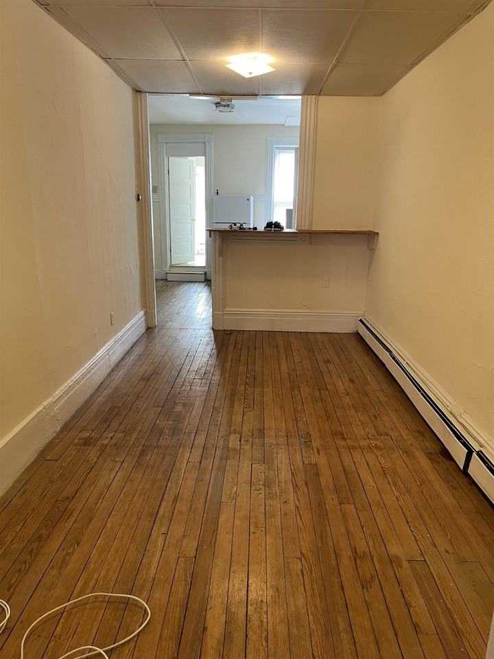 925 Park Ave #2R - Photo 2 of 8