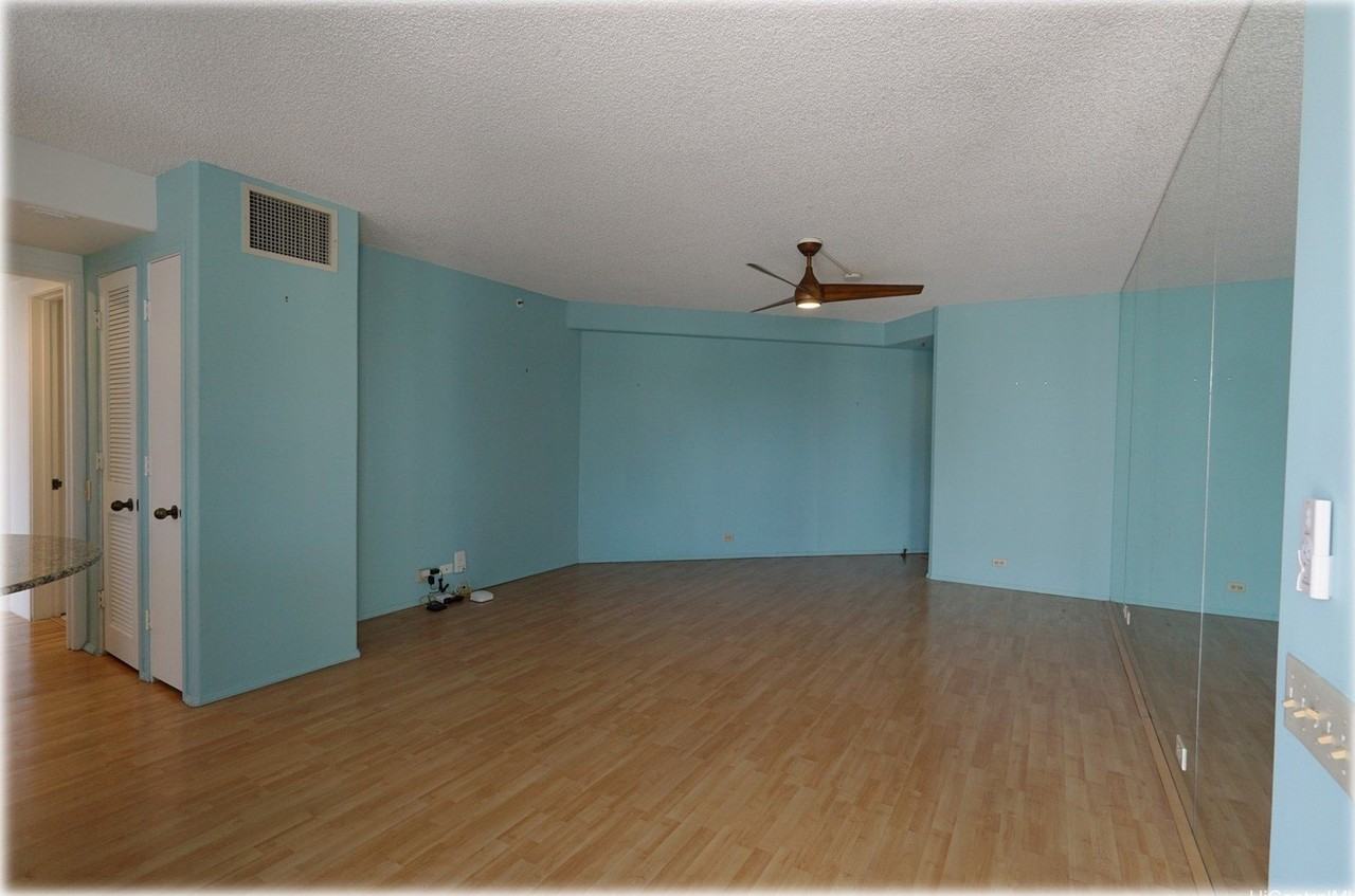 1212 Nuuanu Ave #1705 - Photo 3 of 12