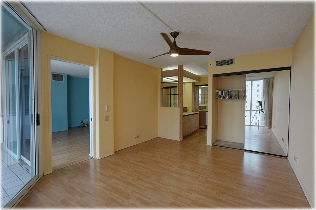 1212 Nuuanu Ave #1705 - Photo 4 of 12