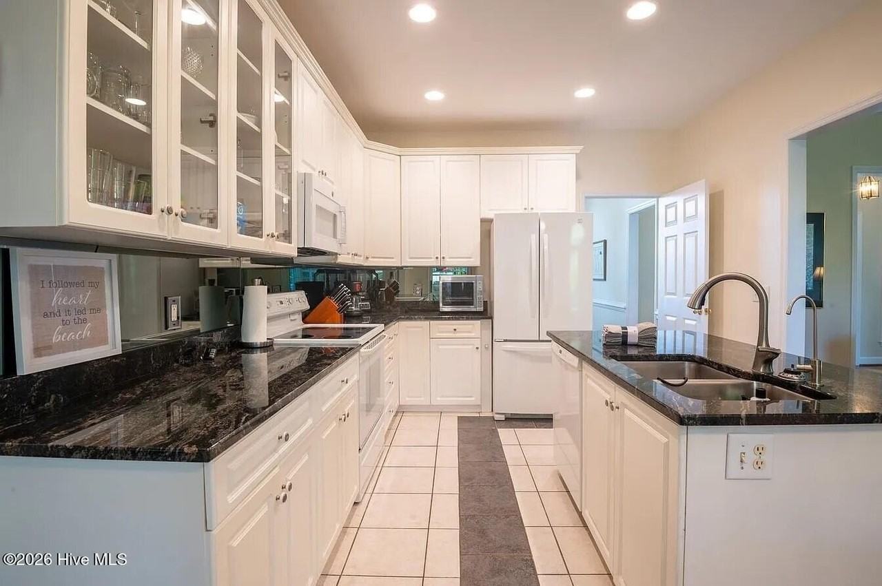 3326 St James Dr - Photo 6 of 19