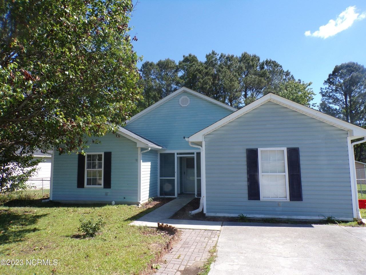 1019 Furia Dr - Photo 2 of 34