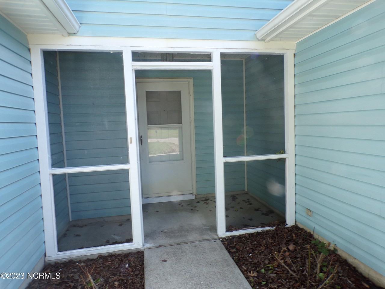 1019 Furia Dr - Photo 3 of 34