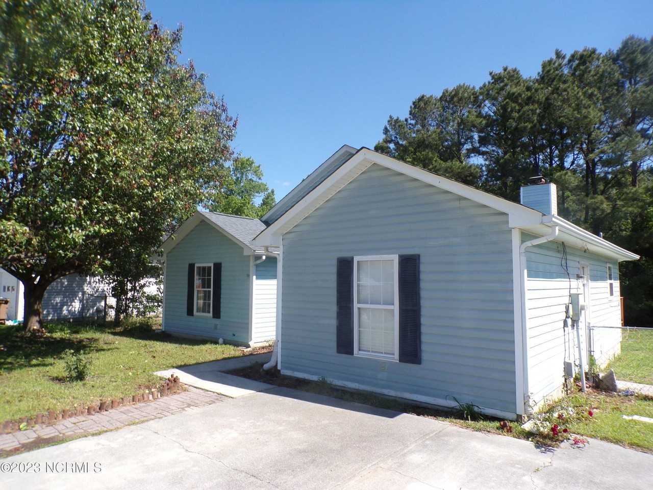 1019 Furia Dr - Photo 4 of 34