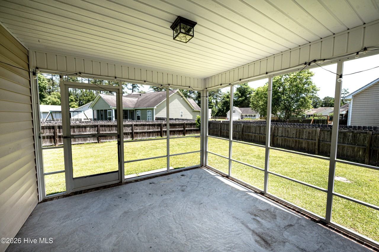 202 Croatan Woods Dr - Photo 4 of 27