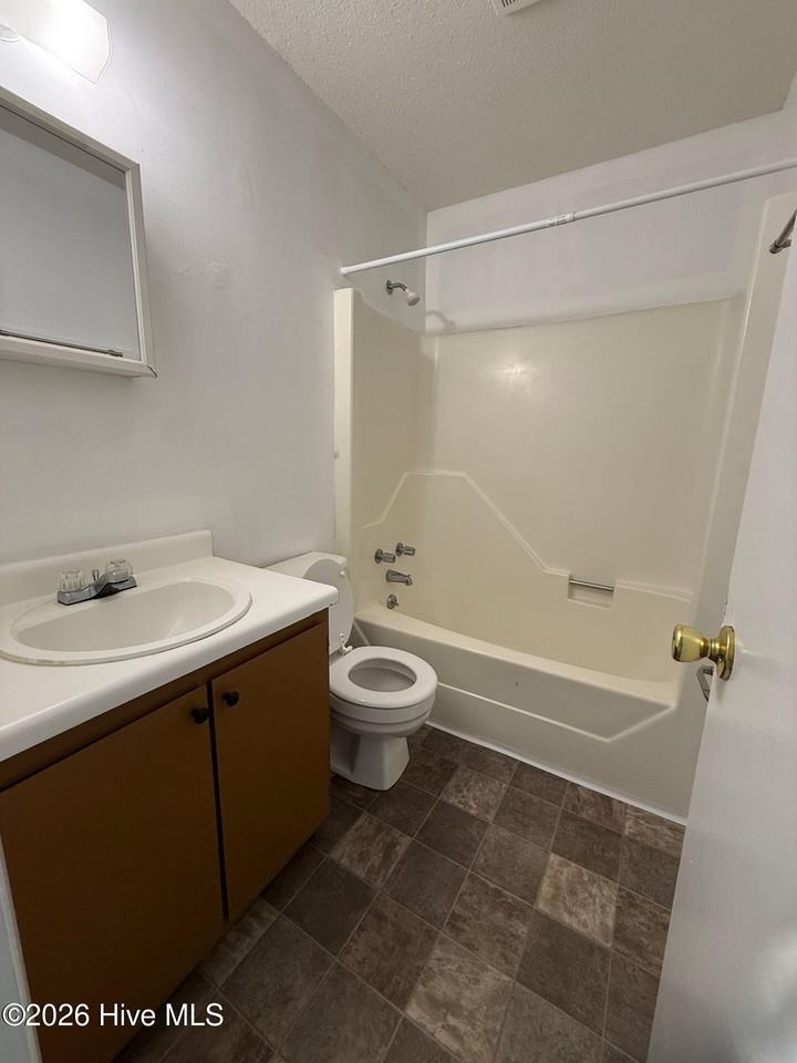 136 Village Ct - Photo 4 of 6