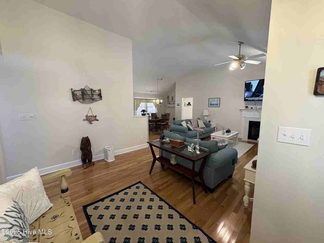 901 Firefly Ct - Photo 6 of 32