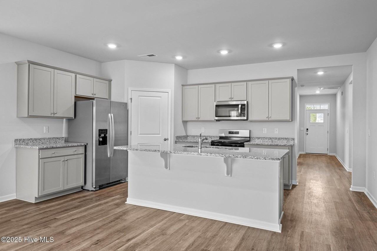 201 Jones Ridge Ln - Photo 6 of 47