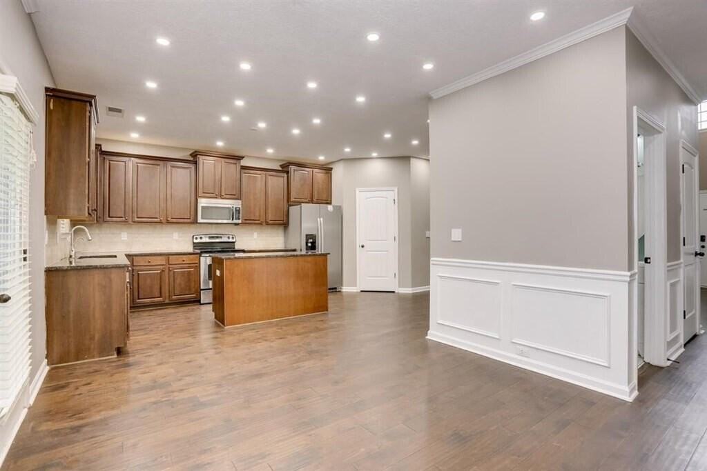 3013 Burgess St - Photo 5 of 28