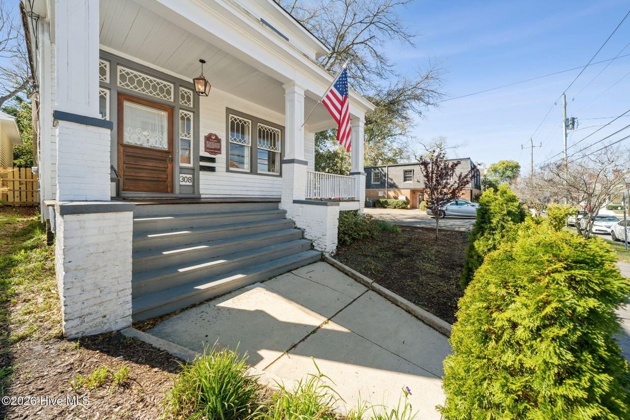 308 Dock St - Photo 4 of 50