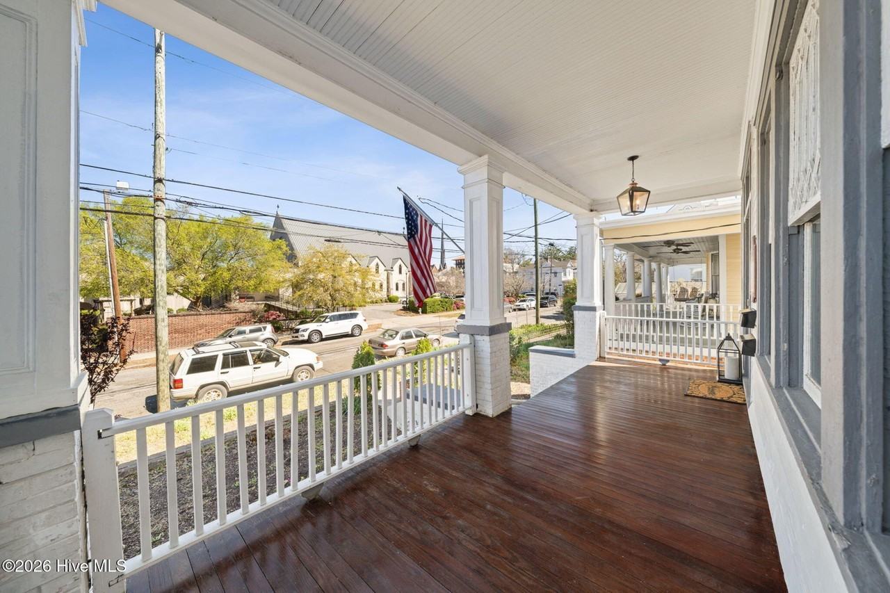 308 Dock St - Photo 5 of 50