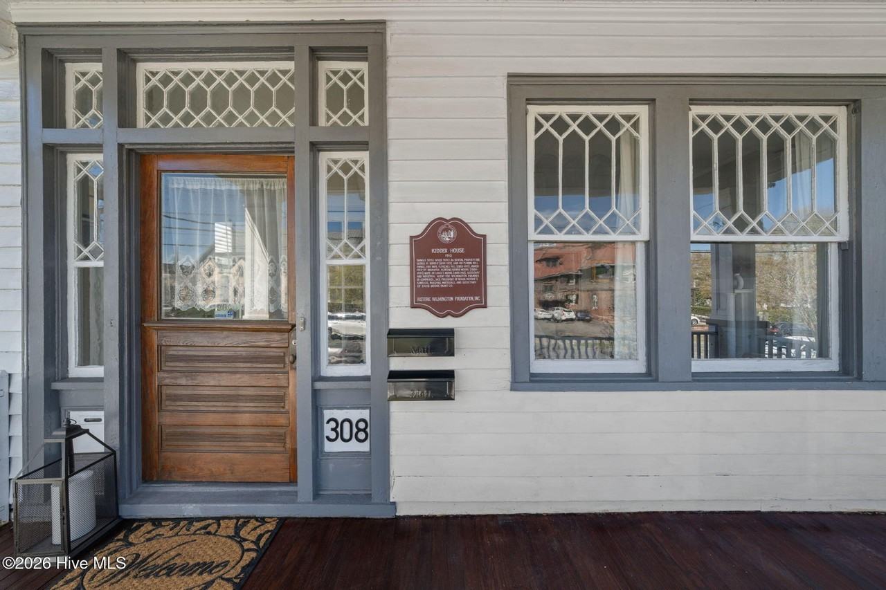 308 Dock St - Photo 6 of 50