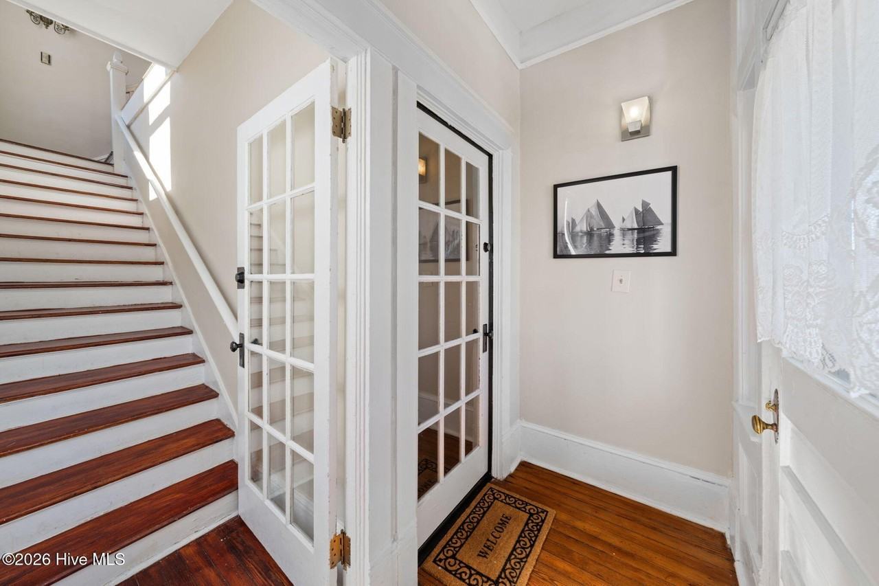 308 Dock St - Photo 7 of 50