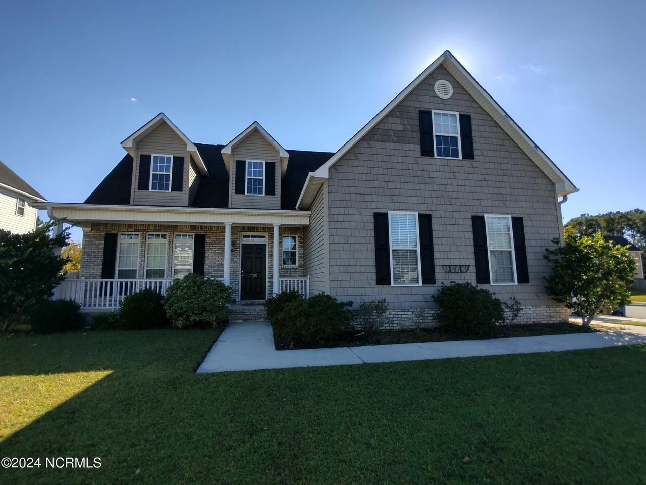 302 Savannah Dr - Photo 2 of 39