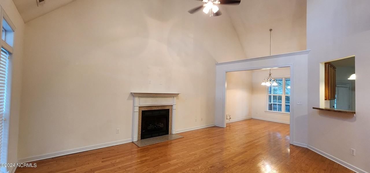 302 Savannah Dr - Photo 5 of 39