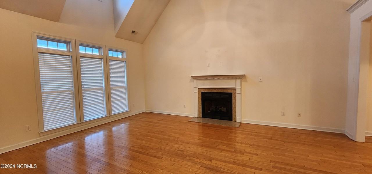 302 Savannah Dr - Photo 6 of 39