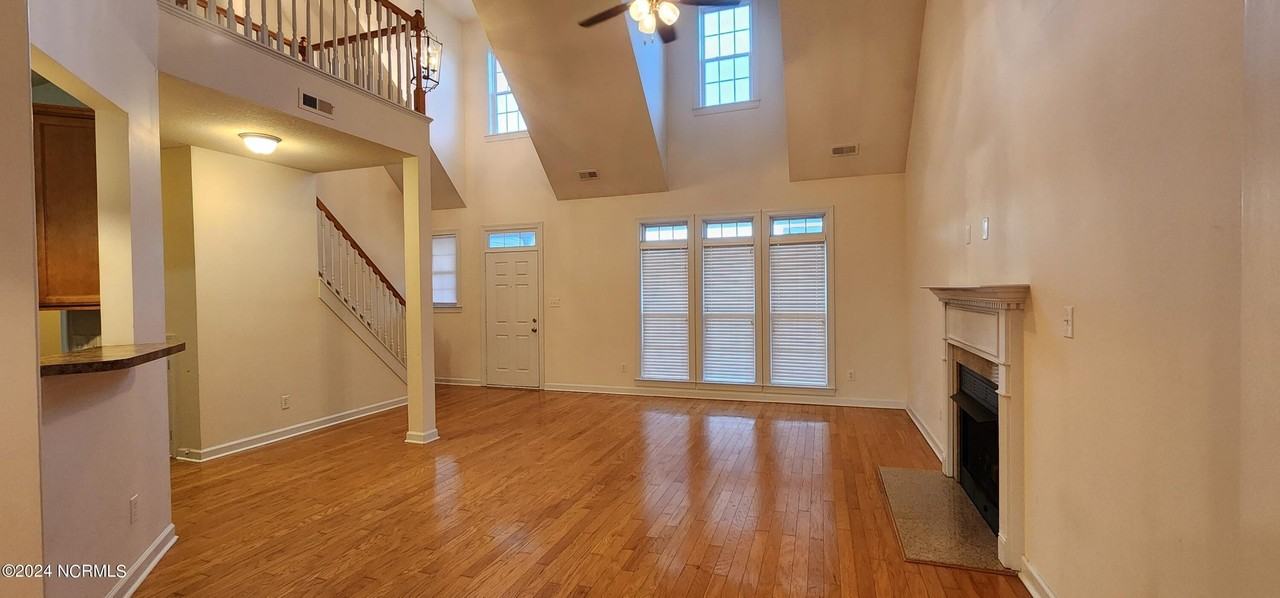 302 Savannah Dr - Photo 7 of 39
