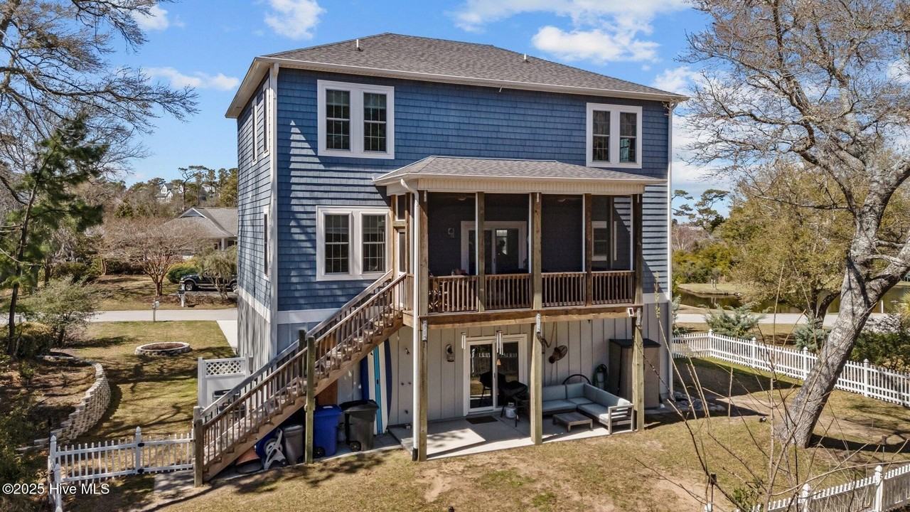 310 Lord Berkley Dr - Photo 3 of 48