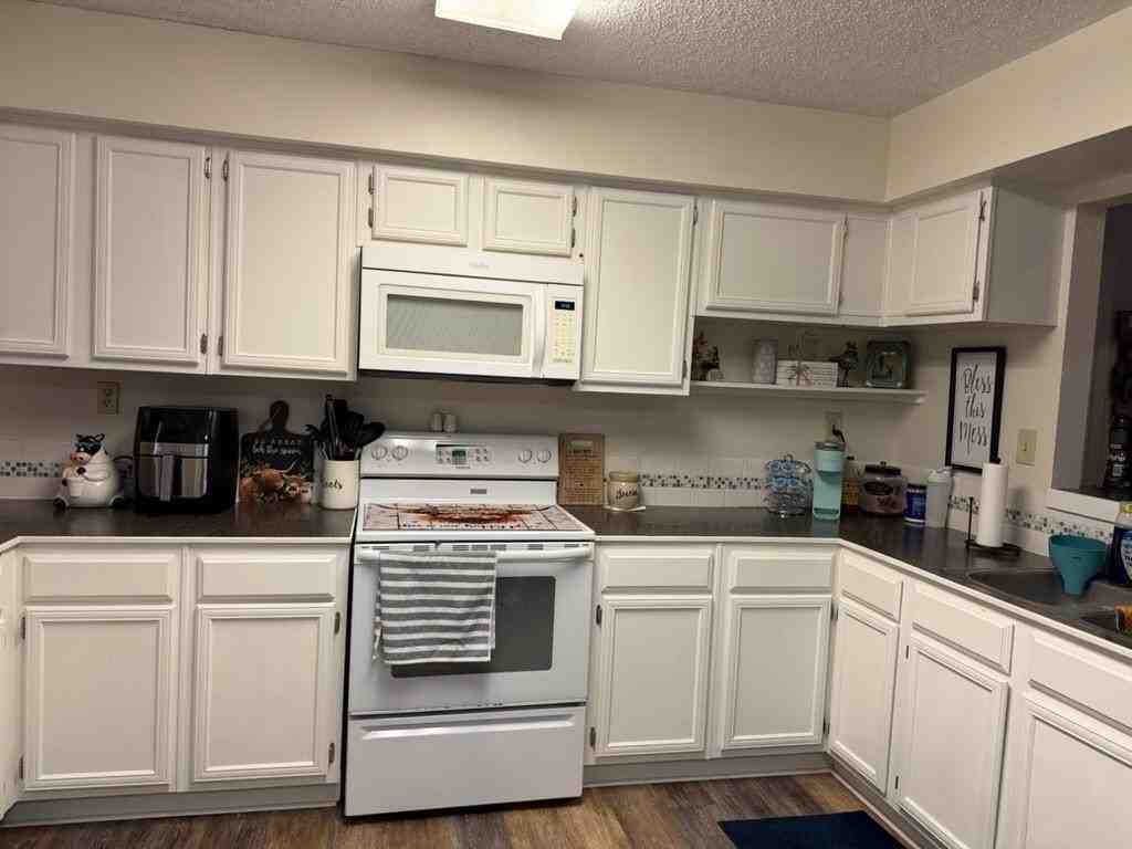 255A Braeburn Cir - Photo 3 of 3