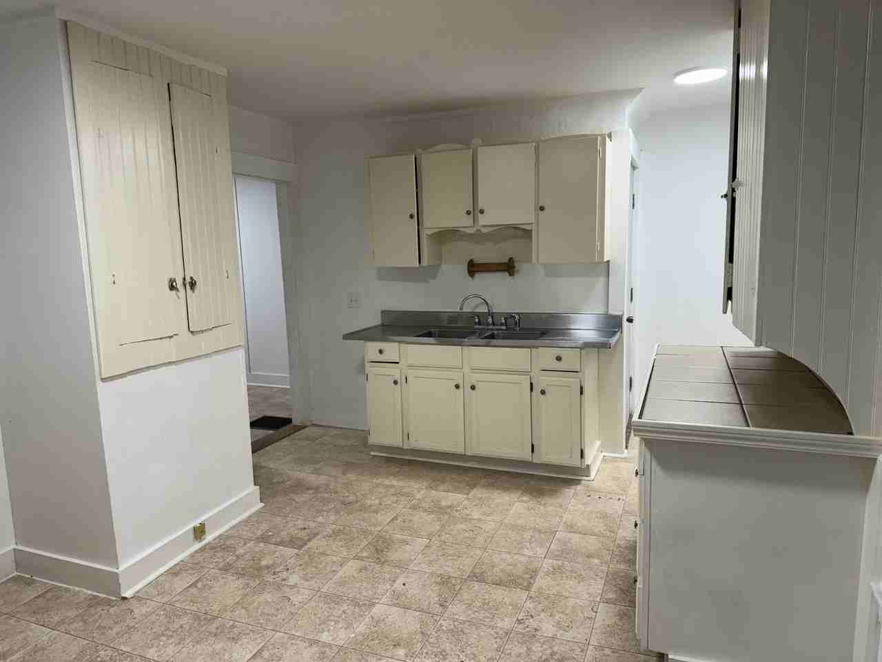 270 S Main St #4