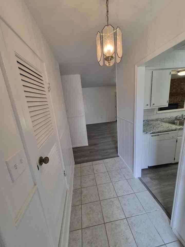 4815 8th St - Photo 3 of 30
