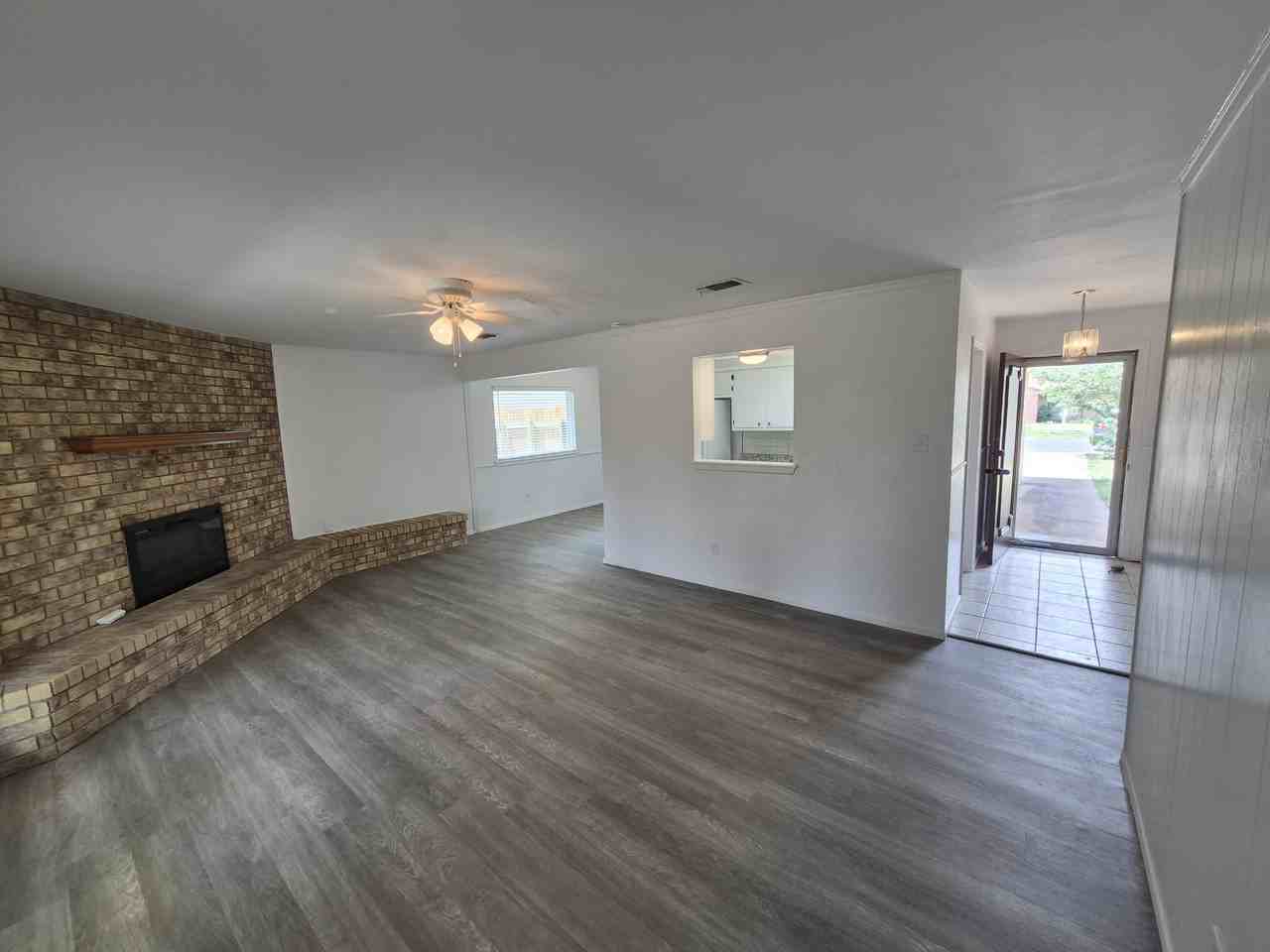 4815 8th St - Photo 4 of 30
