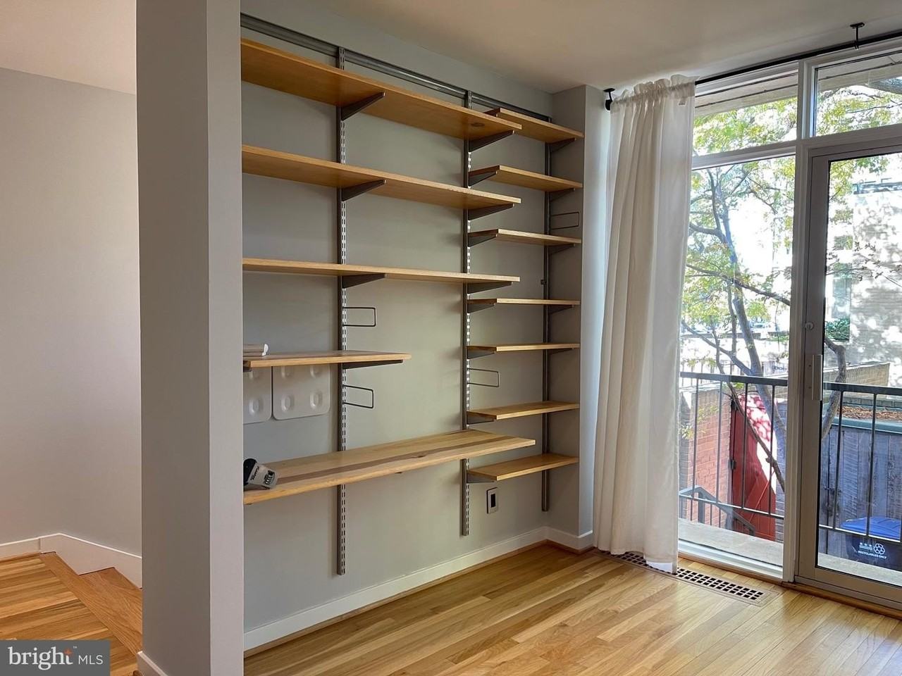 457 N St Sw - Photo 7 of 50
