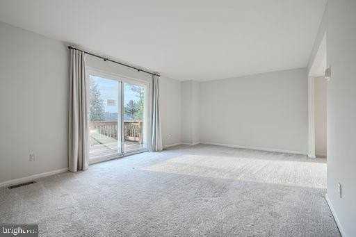 16 Castlehill Ct - Photo 5 of 34