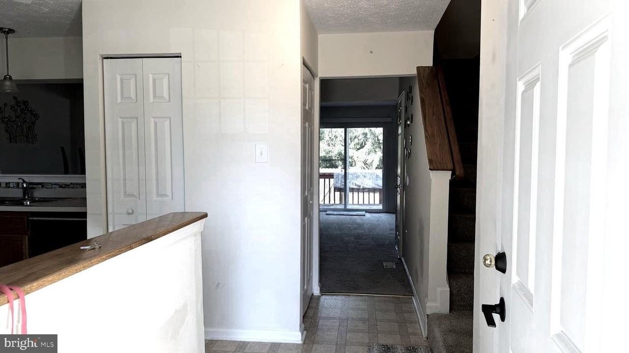 4989 Pintail Ct - Photo 4 of 13
