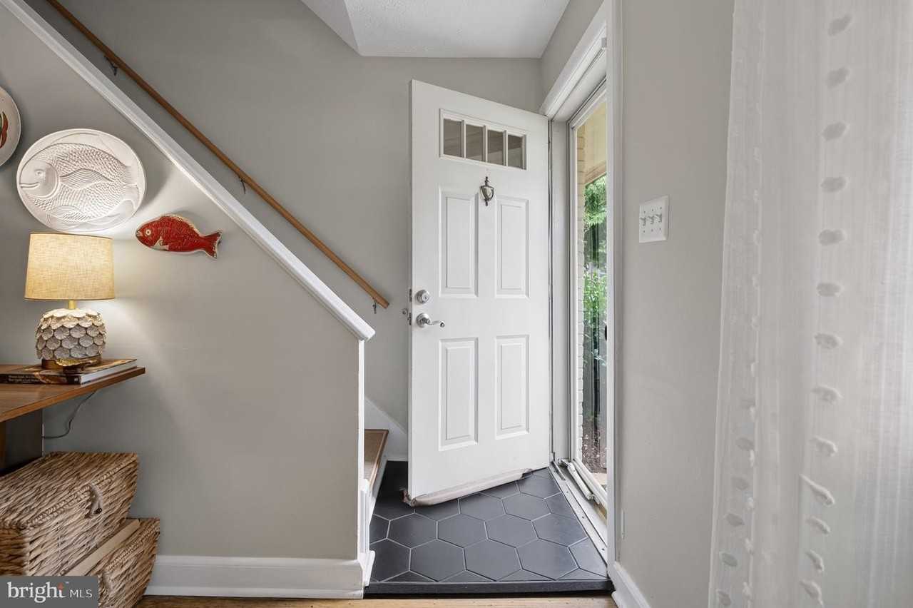 150 S Virginia Ave - Photo 5 of 50