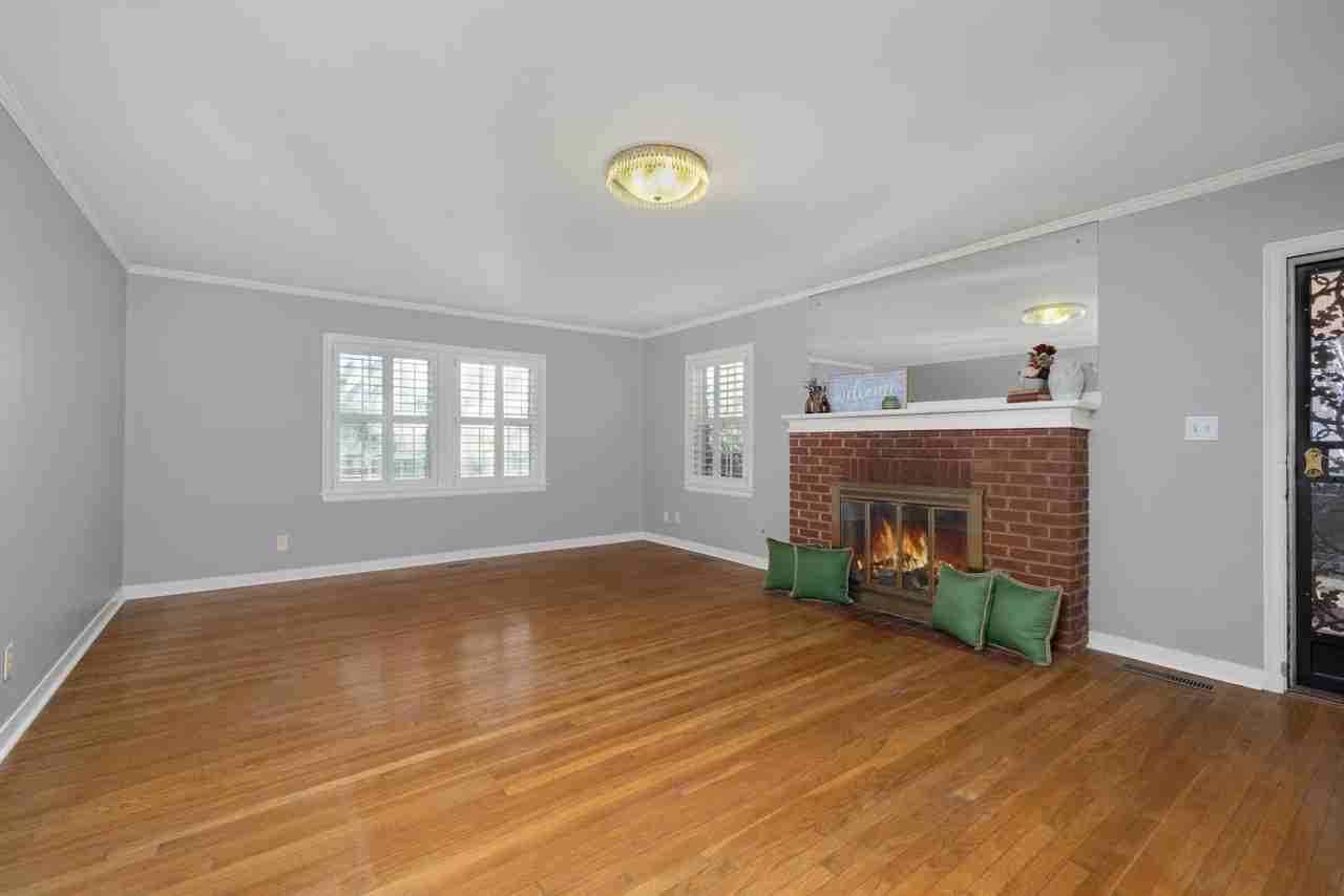 1396 Munford Ave - Photo 7 of 36