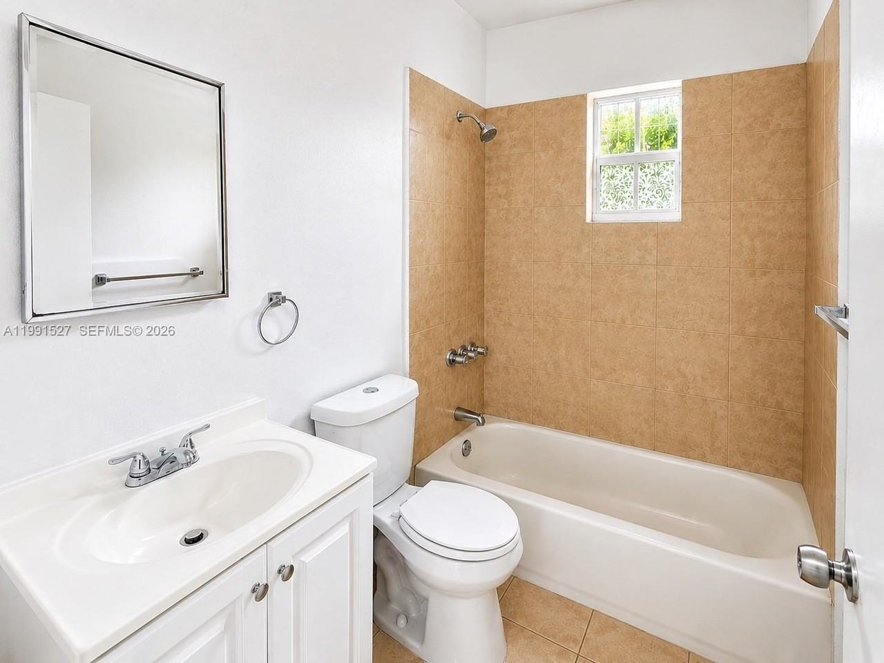 2047 Lincoln Ave #4 - Photo 3 of 3