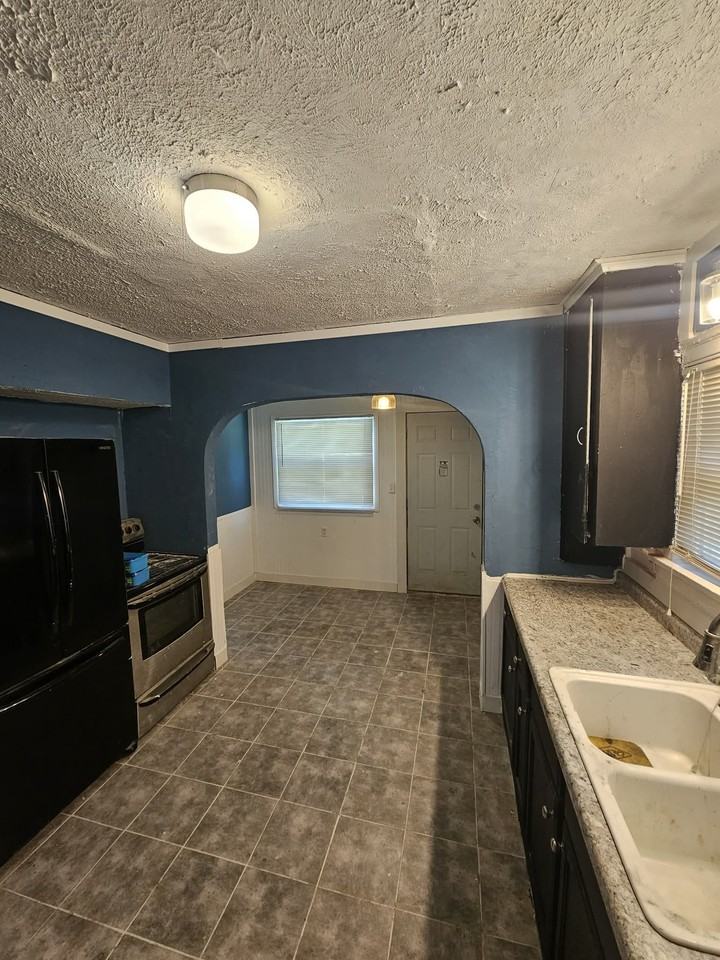 250 Helen Ave #1 - Photo 2 of 13