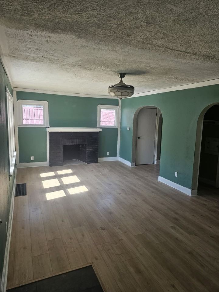250 Helen Ave #1 - Photo 3 of 13